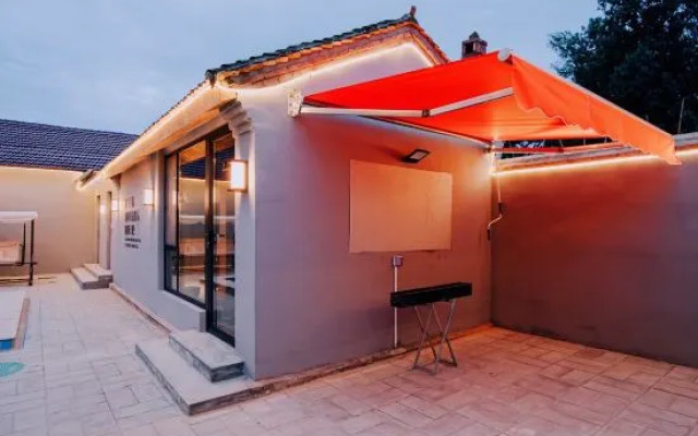 Yeshe East Courtyard