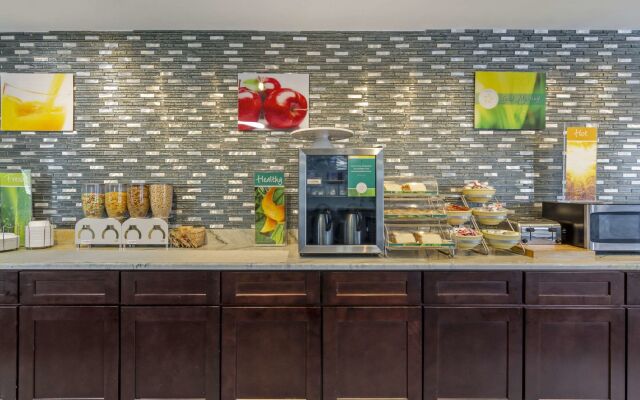 Suburban Studios Verona - Staunton North