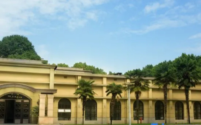 Hust Academic Exchange Service Center