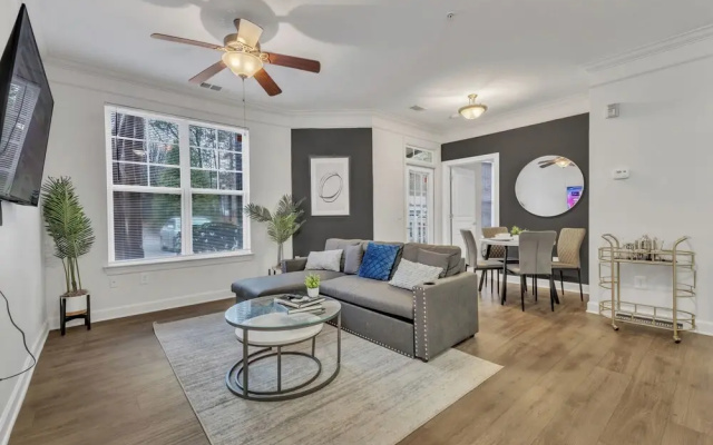 Upscale 1BR Suite to Downtown Raleigh