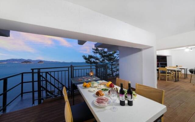 Yeosu Feeling Pension