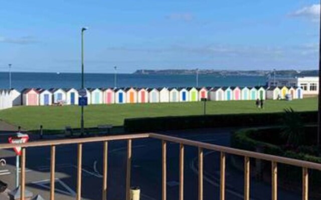 Home by the Sea Quirky Three Bedroom Family House