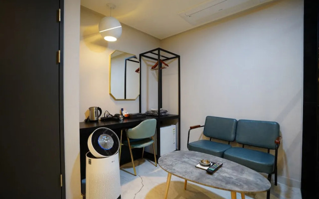 Saturn Hotel