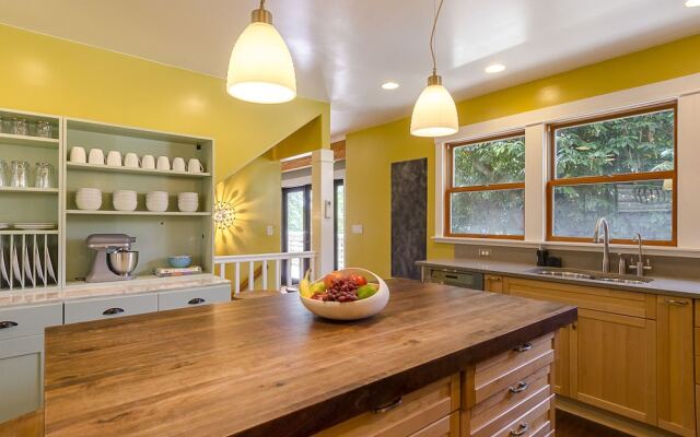 Sleeps 16 Luxurious 6BR Seattle Home