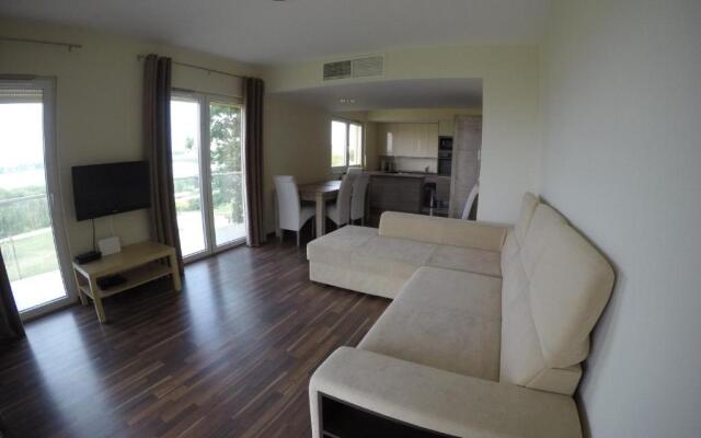 Lake and Spa Apartman