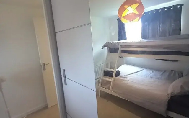 2 Beds, Sleeps 5, Pets Ok, Balcony & Free Parking