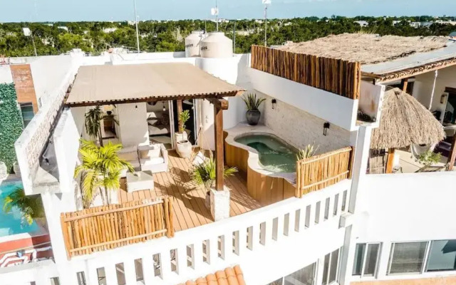 Spacious3BR*Private Rooftop/Jacuzzi*Great location