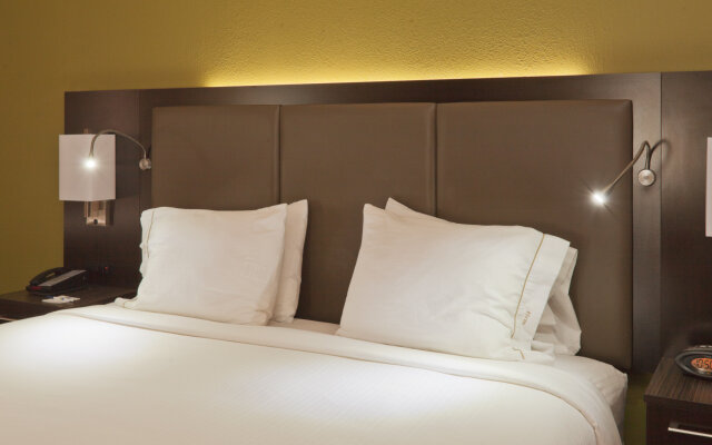 Holiday Inn Express Hotel & Suites Fulton by IHG