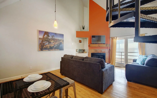 8 Bedroom Downtown Condo by AustinStays