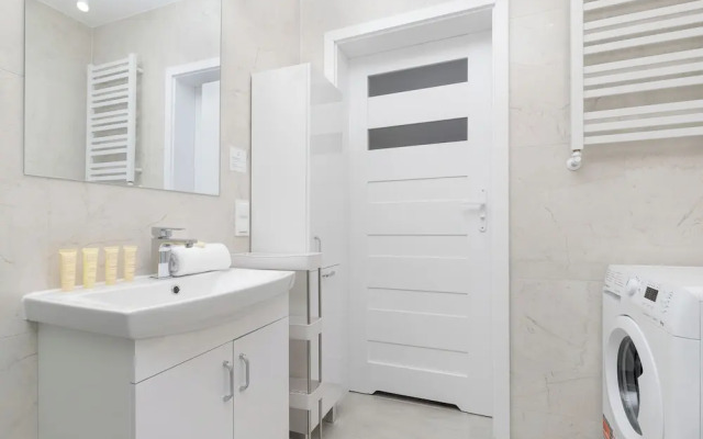 Sunny Apartment With Parking by Renters