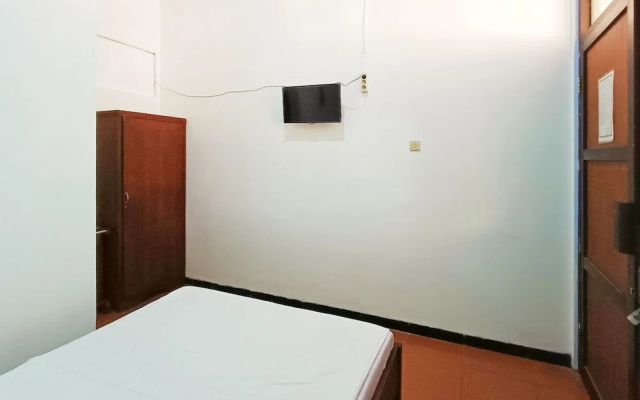 TwoSpaces Living at Sutomo Homestay – Guest Rooms – Madiun