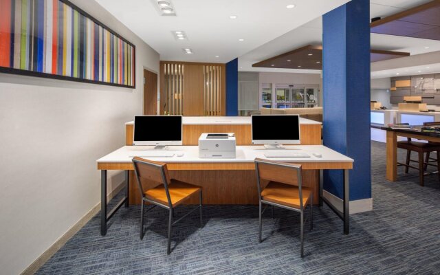 Holiday Inn Express & Suites Chico by IHG