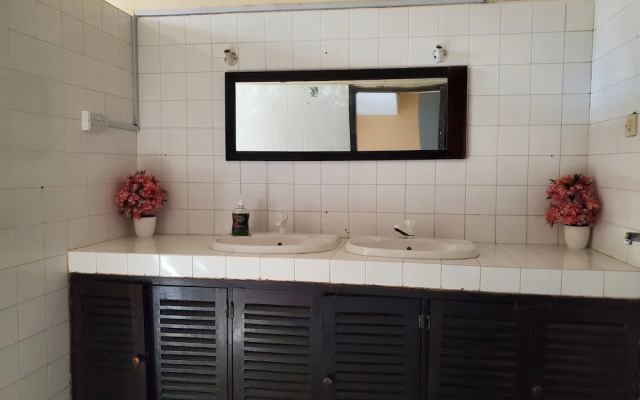 4 bedroom villa with a kitchen