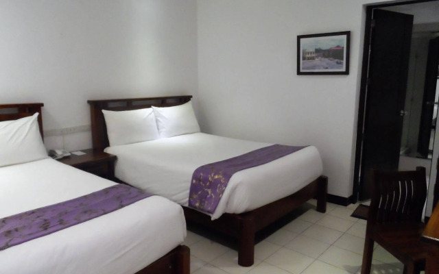 Log Cabin Hotel-Baguio