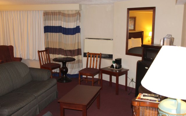 Lamplighter Inn & Suites - South