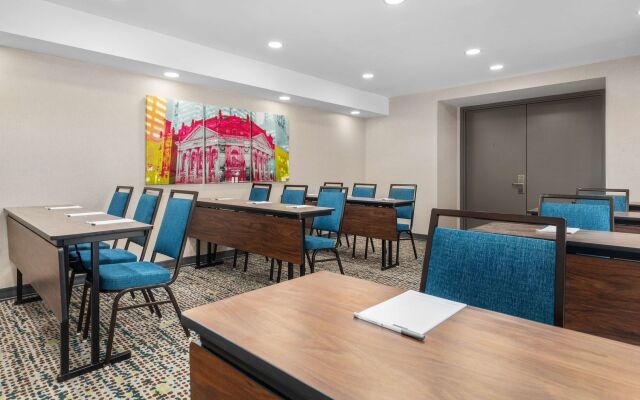 Hampton Inn & Suites by Hilton Toronto Downtown
