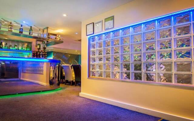 Omarthai Hotel - Hostel