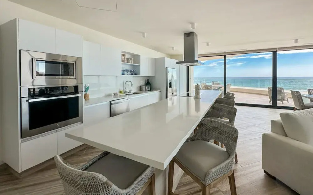 3BR Ground Floor Condo With Direct Pool Access