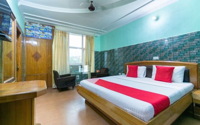 Oyo 44199 Hotel Crossroads