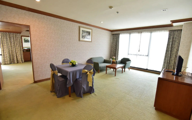 Thumrin Thana Hotel