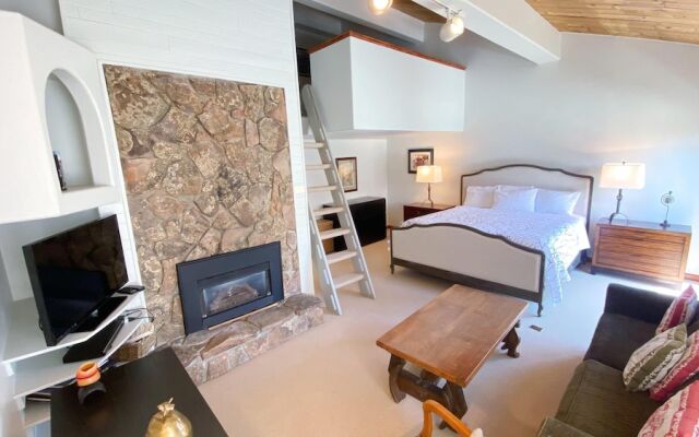 #303 Vail International