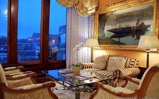 Delamar Greenwich Harbor