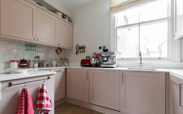 Brewster Gardens IV by Onefinestay