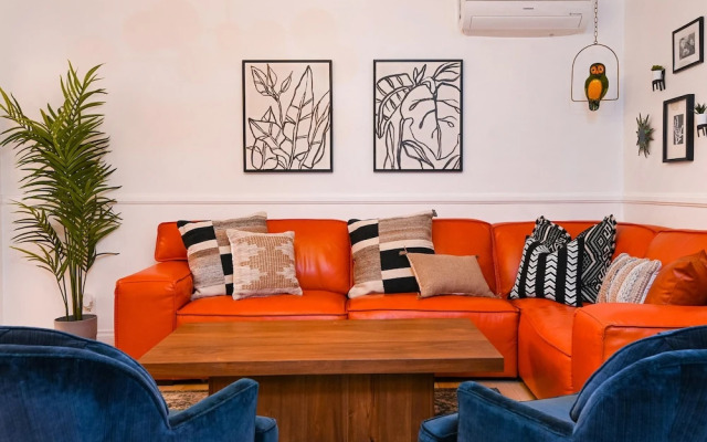 Immaculate 3bdr Private Bungalow, Walk to Beach!