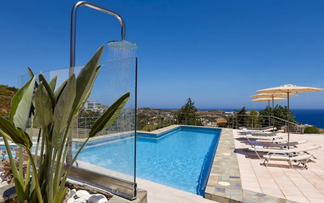 Stylish Pool Side Apartment With Stunning sea View