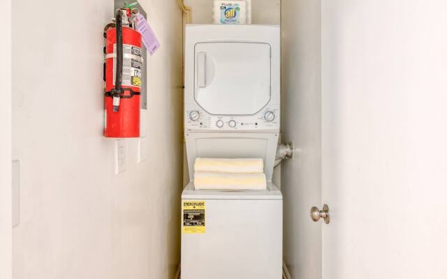 Ocean and Racquet 8208