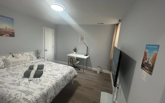 Cozy 2-3 Bedroom Apt in Center City