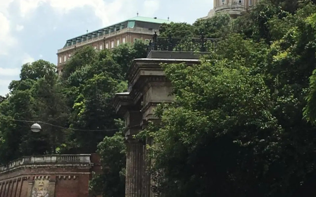 Bridge & Castle Art Apartman