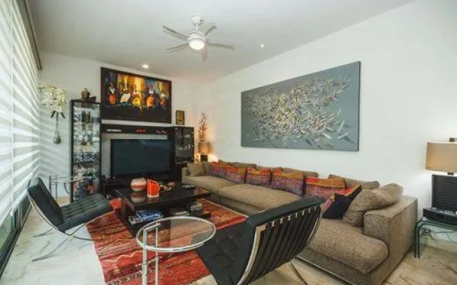 Mujeres Bailando by NAS