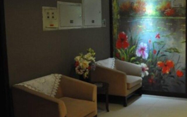 Crown Garden Hotel