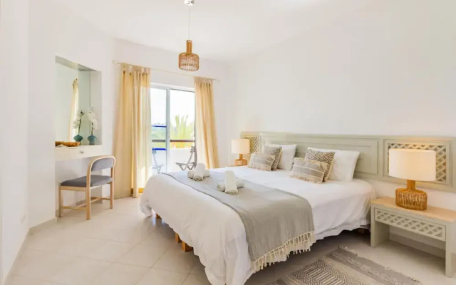 Clube Albufeira, Family Holidays with Pool View