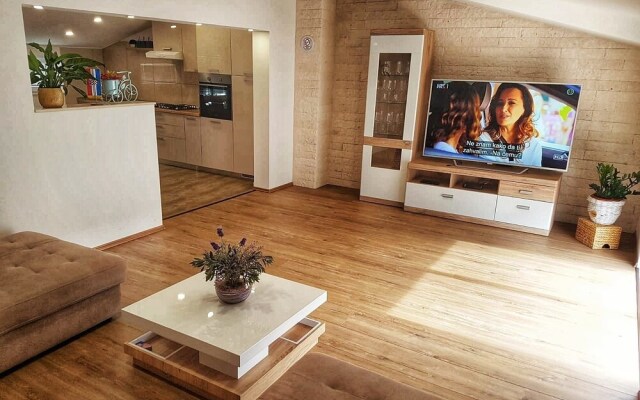 Apartment Doni