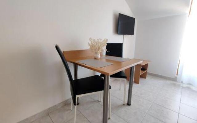 Apartments and Rooms Saric