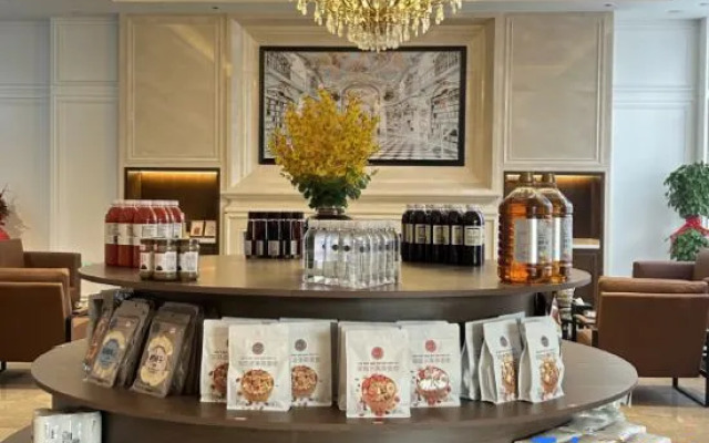 Vienna International Hotel (Xuchang Central Park Lotus Lake Store)