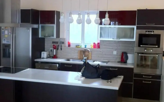 Luxurious 6 Bedroom Villa In a Great Location