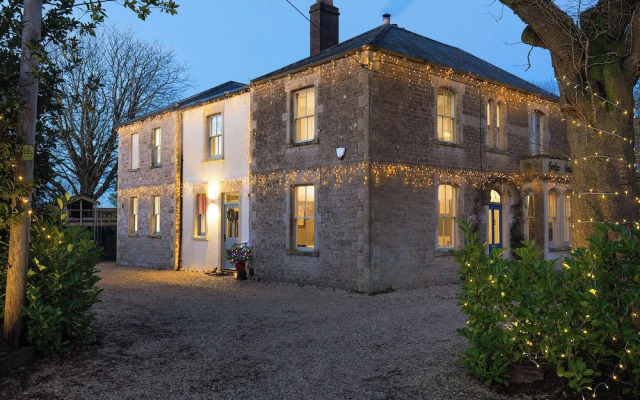 Vallis Oak Villa