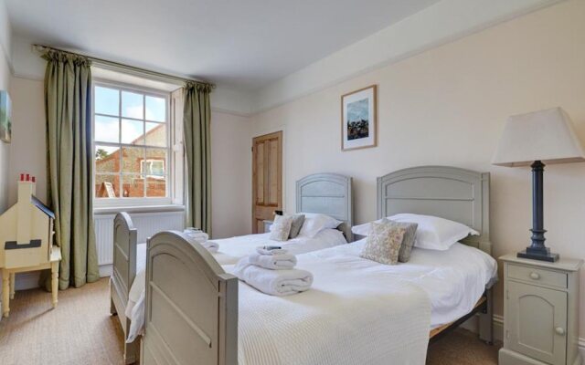 Charming Holiday Home in Blakeney With Garden