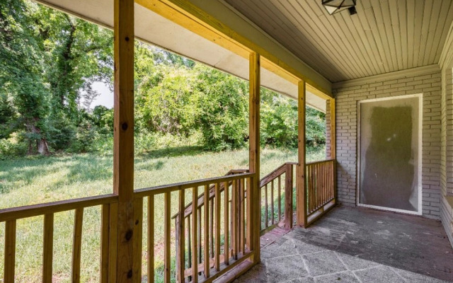 Charming Fully-renovated Bungalow