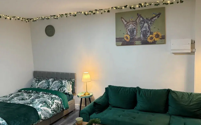 Serene Garden Room Suite City Centre