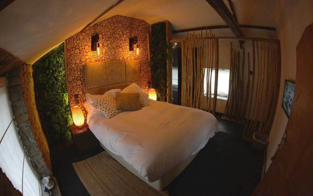 The Lodge Rooms