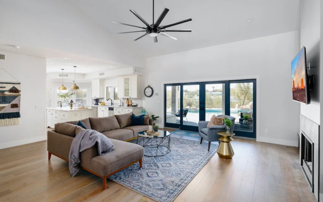 Majestic Mountain Mansion-pool -spa & Guest House