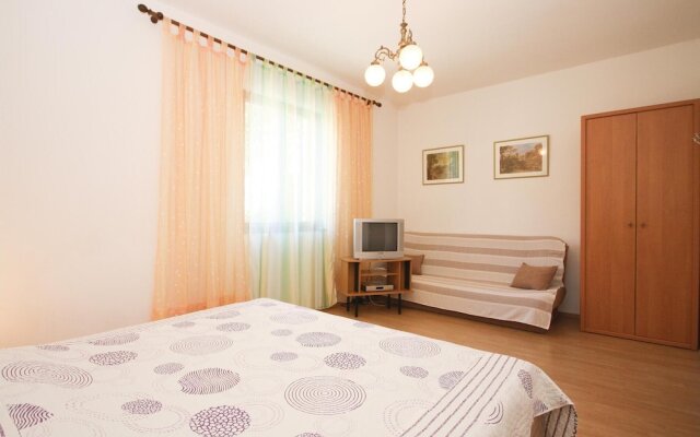 Nice Apartment in Stinjan With 2 Bedrooms and Wifi