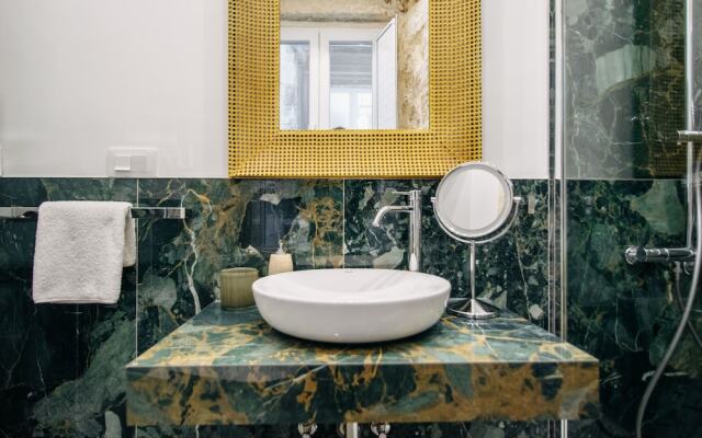 Central W Apartment and Rooms by DuHomes