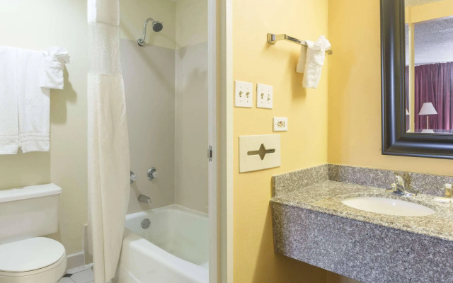 Quality Inn New Orleans I-10 East