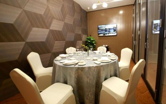 Howard Johnson Life Geckor Zhu