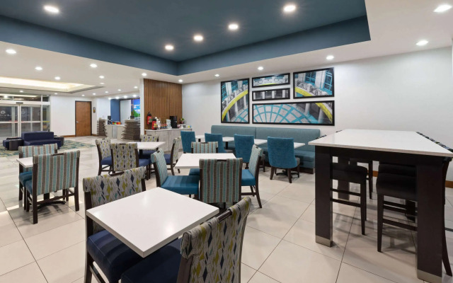 La Quinta Inn & Suites by Wyndham Austin NW/Lakeline Mall